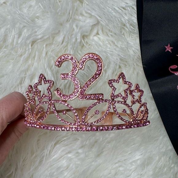 🍓6/$15🍓 32nd Birthday Sash & Tiara - Picture 3 of 3
